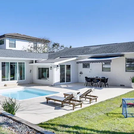 Lakeland Retreat With Private Pool And Yard Games!
